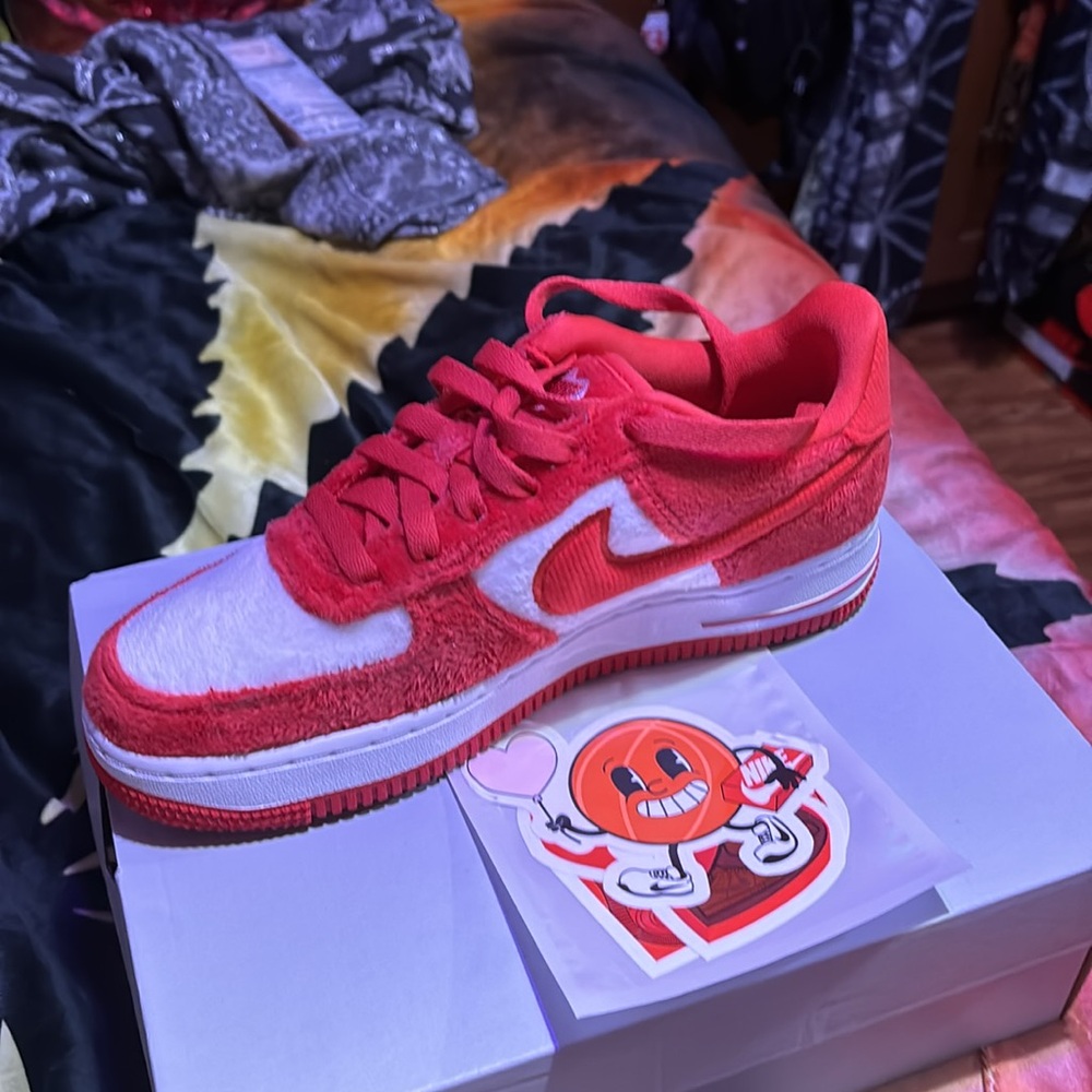 Brand new valentines days nike dunks